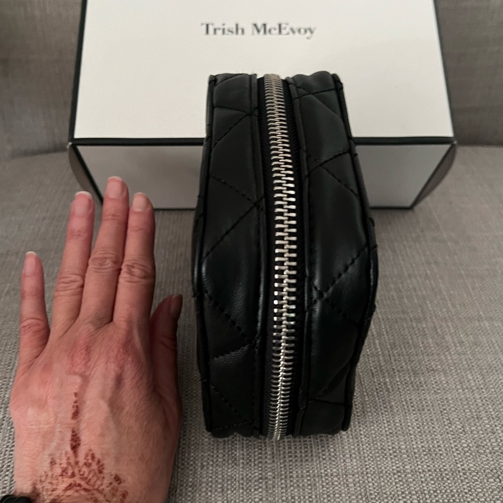Brand New in box Trish McEvoy Black Quilted Make-Up Bag Planner - Picture 11 of 12